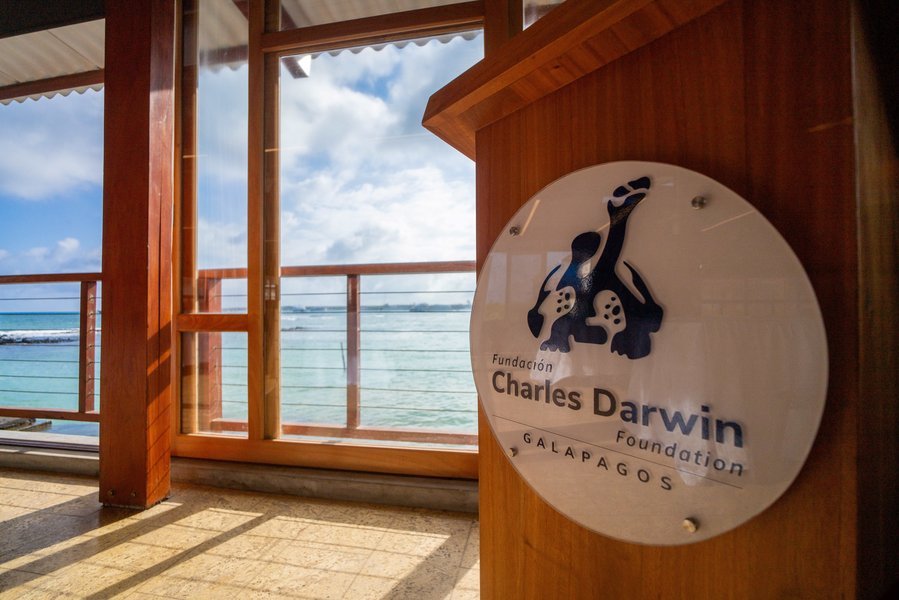 Charles Darwin Foundation emblem plaque, Inspiration Complex